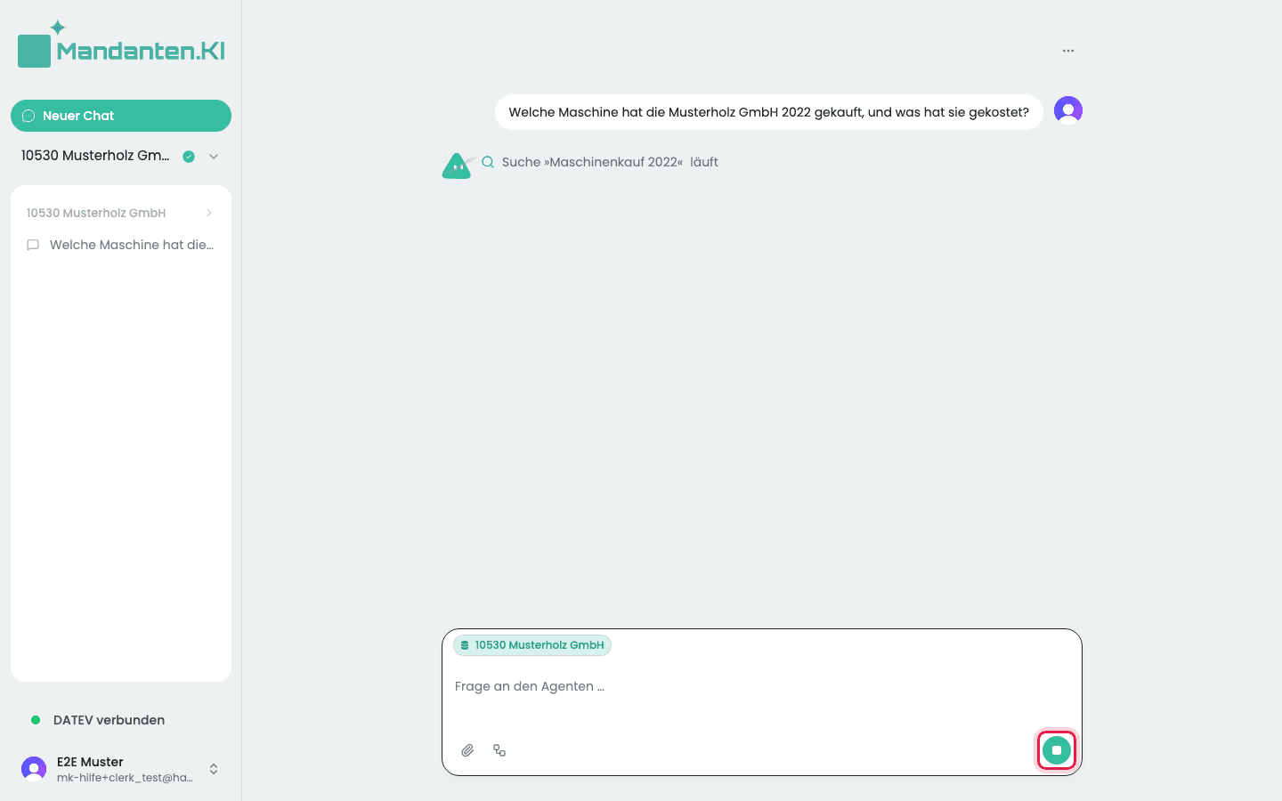 Chat mit der gestellten Frage, der laufenden Suche und dem markierten Knopf zum Stoppen