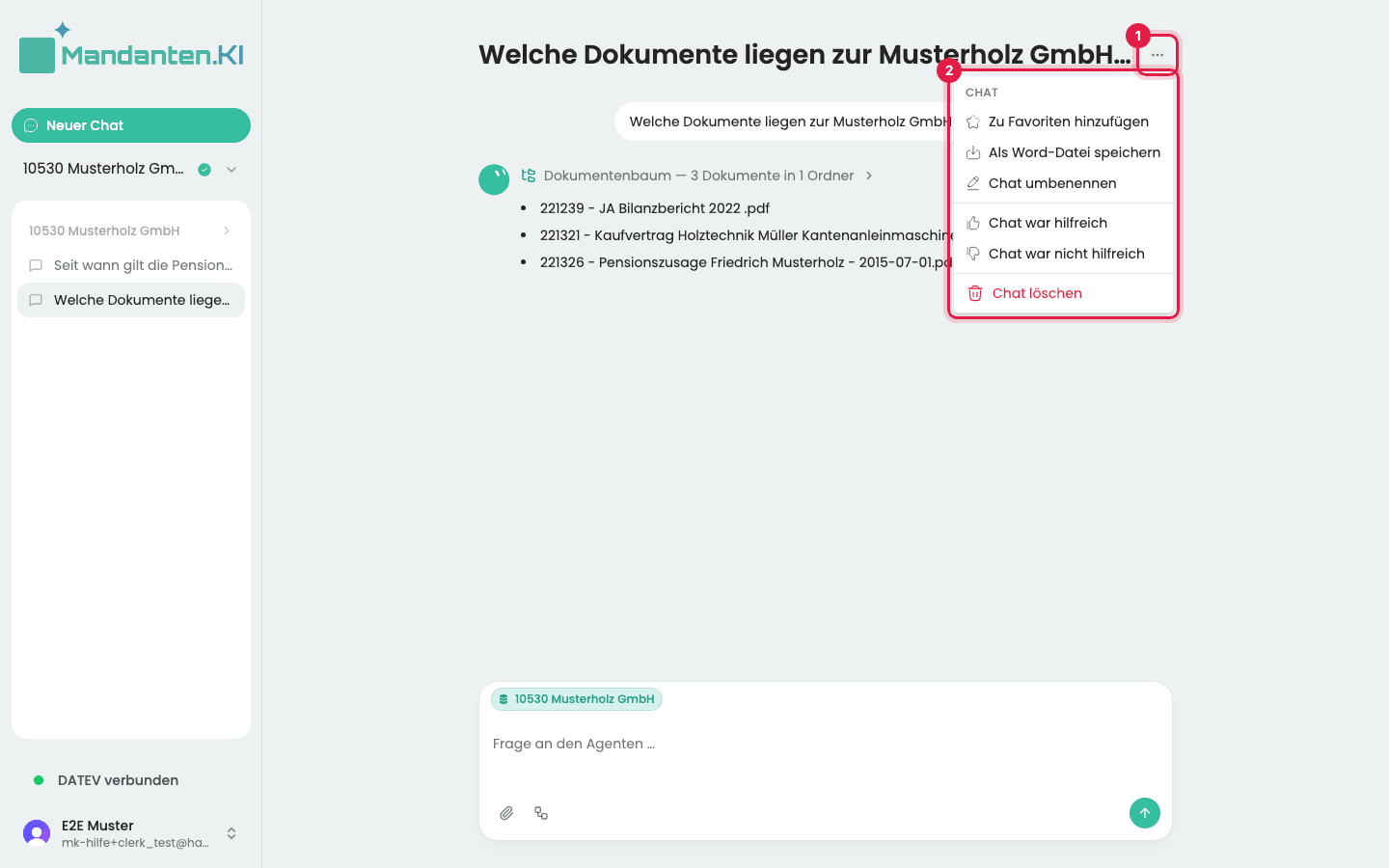 Geöffneter Chat mit den drei Punkten oben rechts (1) und dem aufgeklappten Menü „Chat“ (2)