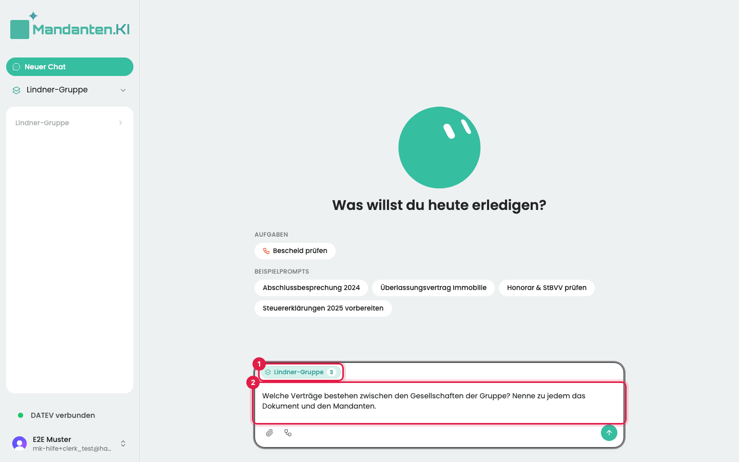 Chat mit der gewählten Gruppe: ihr Name mit der Zahl der Mandanten über dem Eingabefeld (1), darunter die Frage (2)